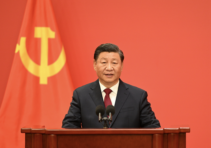 10月23日,刚刚在中国共产党第二十届中央委员会第一次全体会议上当选的中共中央总书记习近平和中共中央政治局常委李强、赵乐际、王沪宁、蔡奇、丁薛祥、李希在北京人民大会堂同中外记者亲切见面。这是习近平发表重要讲话。
